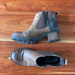 Born Chelsea booties size 8.5